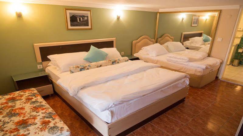 Guzelyali Hotel ไอวาลิค ภายนอก รูปภาพ